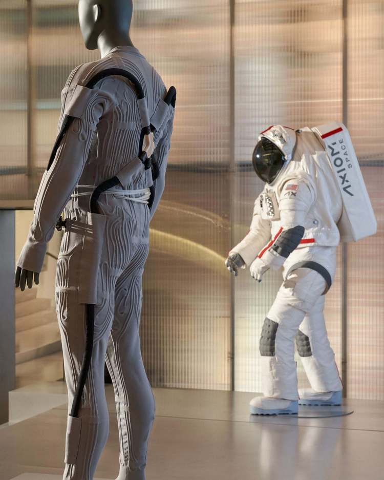 FOTO Prada îi îmbracă pe astronauții de la NASA