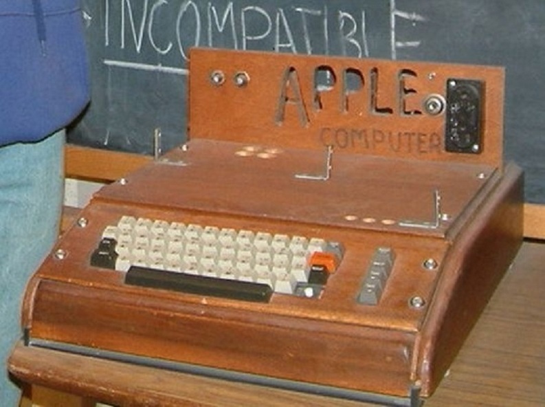 FOTO Istoria în imagini: Apple - la 40 de ani de la înființare