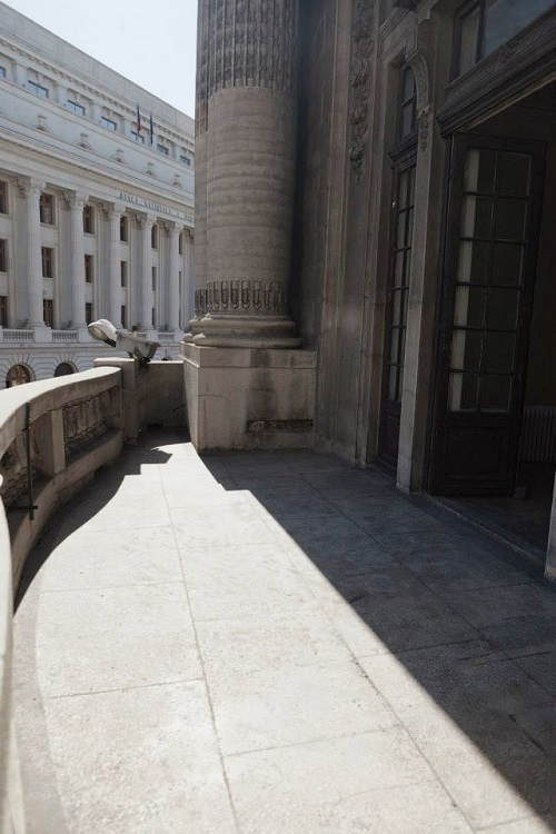 EXCLUSIV FOTO Fostul sediu al Bibliotecii Naționale, "Palatul Bursei", scos la închiriere pentru cazinouri, cafenele și oameni de afaceri