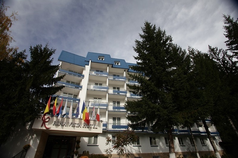 FOTO Hotelurile Rina din Poiana Brașov, deținute de israelieni intrați în faliment, nu pot fi vândute nici după un an
