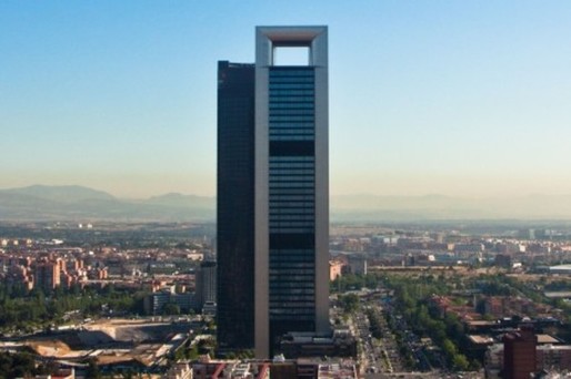 Mogulul spaniol Amancio Ortega, proprietarul Zara, a cumpărat una dintre cele mai înalte clădiri din Madrid