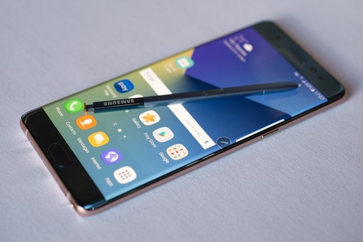 Samsung a suspendat complet producția de Galaxy Note 7, după ce și noile baterii par predispuse să ia foc