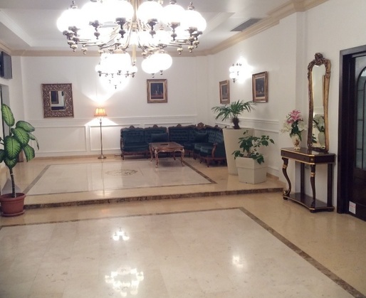 FOTO Un hotel de 4 stele din Mamaia, scos la vânzare pe OLX