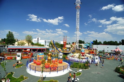 EXCLUSIV Ofertă pentru Terra Park, primul parc tematic de distracții din București, inaugurat de Nadia Comăneci, Elena Udrea și fostul primar din Chicago