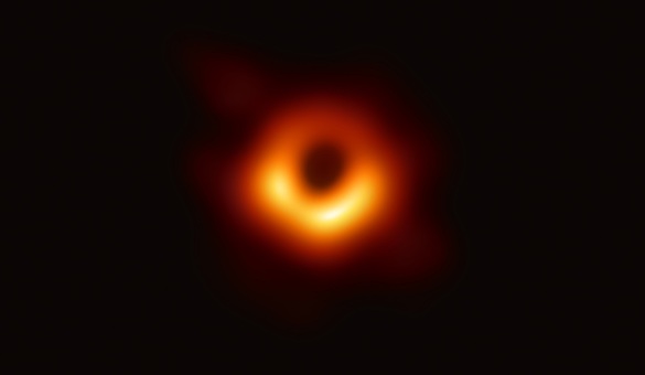 FOTO & VIDEO Cercetătorii de la Event Horizon Telescope au prezentat prima imagine a unei găuri negre
