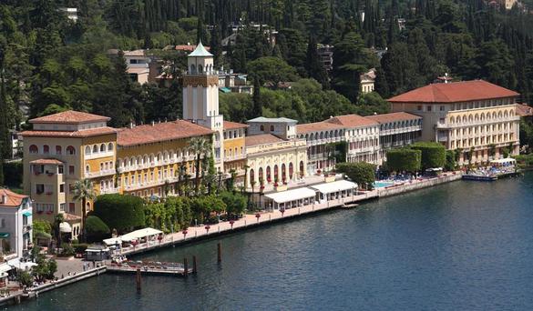 FOTO Frații Pavăl, proprietarii Dedeman, au deschis hotelul din Italia, prima achiziție în afara țării. O proprietate istorică la care a stat și Churchill. Cât te costă să stai acolo