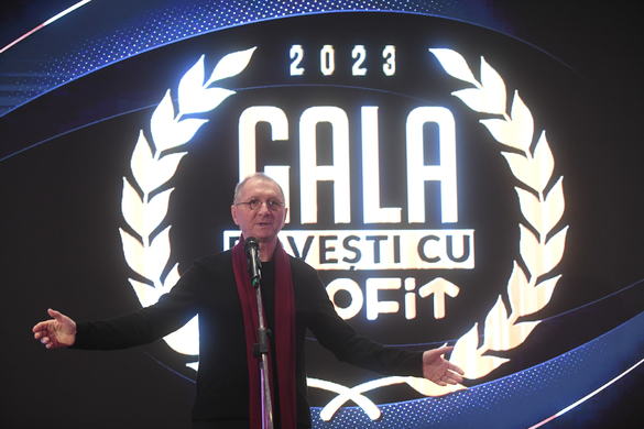 VIDEO&FOTO Profit.ro a premiat manageri de top și companii românești de succes, dar și lotul olimpic de fizică al României, la Gala Povești cu Profit... Made în România. Show magistral marca Horațiu Mălăele