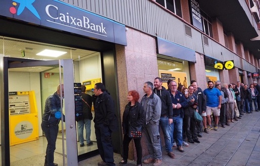 Separatiști catalani retrag sume simbolice de 155 și 1.714 euro de la cinci bănci, în semn de protest față de Madrid