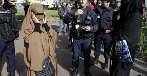 Interzicerea purtării vălului integral a intrat în vigoare în Olanda