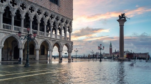 VIDEO Un viaduct surpat, o femeie moartă și noi inundații la Veneția, în intemperii puternice în nordul Italiei