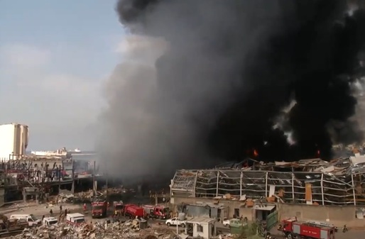 VIDEO Incendiu în portul Beirut, la un depozit de uleiuri și anvelope într-o piață duty-free, la o lună după explozii