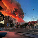 VIDEO Vulcanul Etna a erupt spectaculos și a expulzat lavă și cenușă peste Sicilia