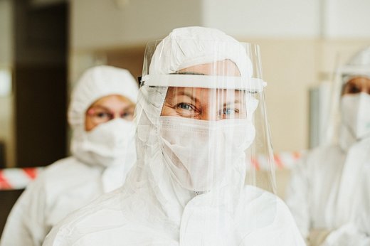 Cadrele medicale din Italia - obligate să se vaccineze, prin decret al guvernului. Ce riscă dacă refuză