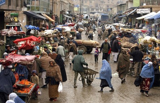 Economia Afganistanului s-ar putea contracta cu 10-20%