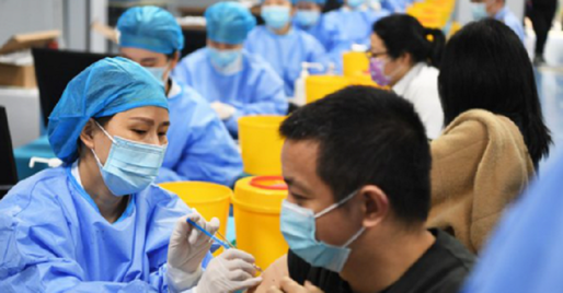 China anunță că a vaccinat complet împotriva covid-19 peste un miliard de locuitori, reprezentând 70% din populație