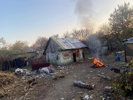 FOTO Poluare extremă înregistrată în anumite zone din București, joi seară. Comisarii Gărzii de Mediu, goniți de făptași după ce Poliția a plecat