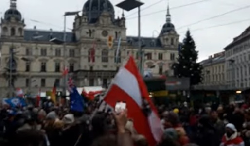Mii de persoane au ieșit pe străzi în Austria pentru a protesta față de introducerea vacinării obligatorii anti-Covid