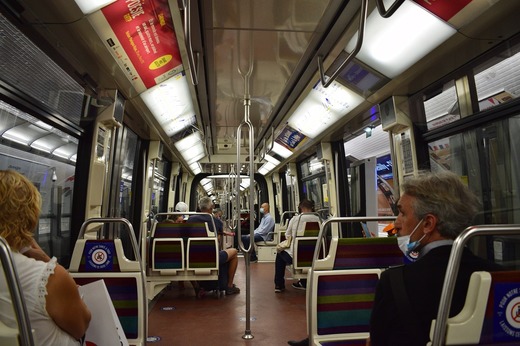 Franța renunță la obligativitatea purtării măștii sanitare în mijloacele de transport în comun