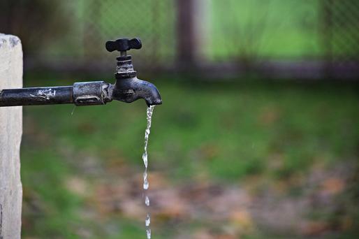  ”Apele Române” - apel la populație să nu folosească apa din sistem centralizat pentru irigații sau umplerea bazinelor ori piscinelor