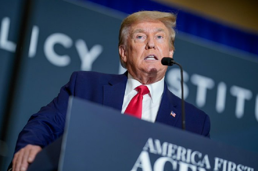 Donald Trump a cerut să revină pe Facebook