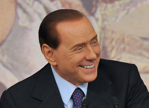 Silvio Berlusconi nu mai este la terapie intensivă, dar rămâne internat