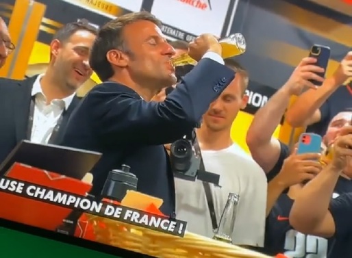 VIDEO Emmanuel Macron, acuzat de iresponsabilitate și masculinitate toxică după ce a băut o bere în 17 secunde