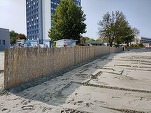 A început montarea panourilor de stuf care împiedică nisipul să fie spulberat pe plajele din Mamaia, Constanța, Costinești și Eforie