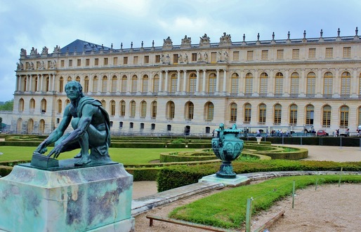 VIDEO Palatul Versailles, evacuat în urma unei alerte cu bombă