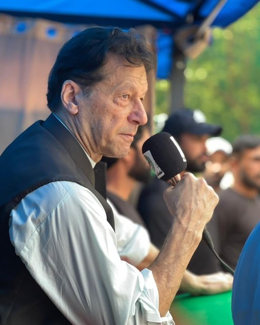 Fostul premier pakistanez Imran Khan a fost condamnat la 14 ani închisoare, la o zi după ce mai primise o sentință cu 10 ani de închisoare. În noul dosar, pentru corupție, va fi încarcerată și soția sa