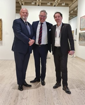 De la stânga la dreapta: Radu Gabriel Safta, Andrew Horton (director operațiuni ASPI) și Dan Cîmpean De la stânga la dreapta: Radu Gabriel Safta, Andrew Horton (director operațiuni ASPI) și Dan Cîmpean