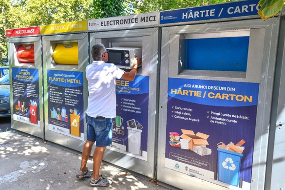 FOTO Ciucu prezintă ”epopea fabuloasă a punctelor de colectare, ca în Misiune Imposibilă. Așa e Bucureștiul construit de comuniști!