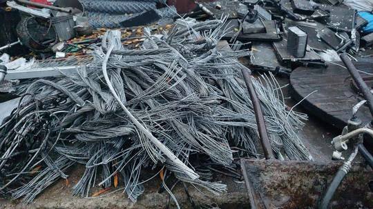 Percheziții cu drone la persoane suspectate de infracțiuni de mediu FOTO