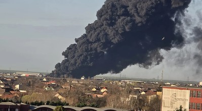 VIDEO Incendiu violent la o fabrică de polistiren din Arad