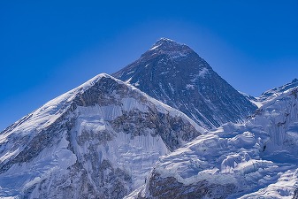 Falsă rețea de salvare demascată pe Everest. Prejudiciul ajunge la 20 de milioane de dolari, după ce sute de alpiniști au fost otrăviți