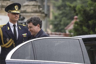 Bolojan dă voie SPP să cumpere autoturisme anul acesta. Flotă cu vechime mare, nivel tehnologic depășit, cu Euro 4 sau mai mic - risc crescut pentru demnitari