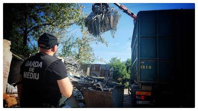 FOTO Razie de amploare în Sintești, unde au loc arderi ilegale de deșeuri