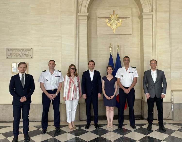 FOTO Bolojan continuă să dea drumul la achizițiile de armament. Guvernul cumpără, cu 1 miliard euro din SAFE, 12 radare și 12 elicoptere - IAR Brașov va produce și exporta elicoptere Airbus