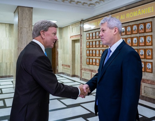 VIDEO&FOTO Președintele Comisiei pentru Forțe Armate din Camera Reprezentanților a SUA: Lucrăm la o prezență mai permanentă și mai numeroasă a trupelor americane în România. Predoiu: Oportunități întârziate din cauza neinstalării Guvernului