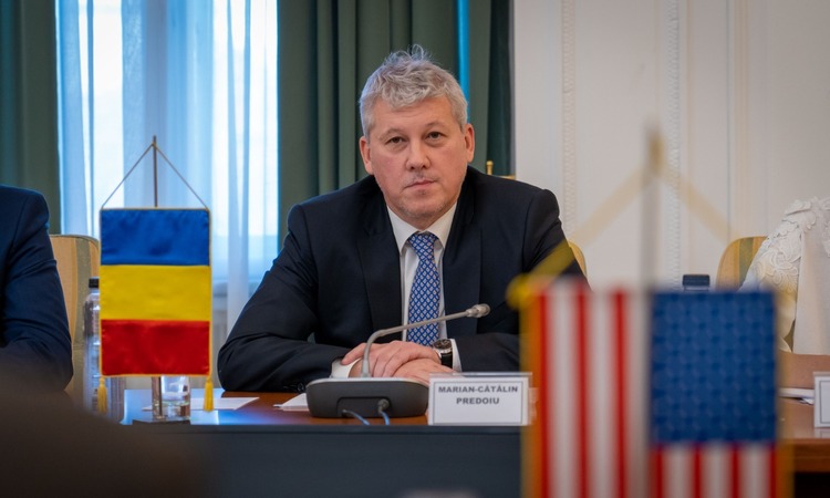 VIDEO&FOTO Președintele Comisiei pentru Forțe Armate din Camera Reprezentanților a SUA: Lucrăm la o prezență mai permanentă și mai numeroasă a trupelor americane în România. Predoiu: Oportunități întârziate din cauza neinstalării Guvernului