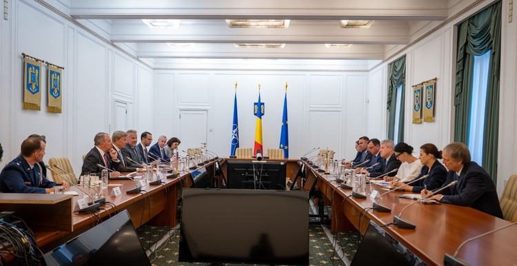 VIDEO&FOTO Președintele Comisiei pentru Forțe Armate din Camera Reprezentanților a SUA: Lucrăm la o prezență mai permanentă și mai numeroasă a trupelor americane în România. Predoiu: Oportunități întârziate din cauza neinstalării Guvernului