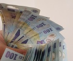 Câștigul salarial mediu net la nivel național a crescut anul trecut cu 385 de lei