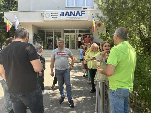 EXCLUSIV VIDEO FOTO Încep protestele la ANAF. Angajați de la ANAF Ilfov, Trezorerie și direcția de mari contribuabili au declanșat protest spontan