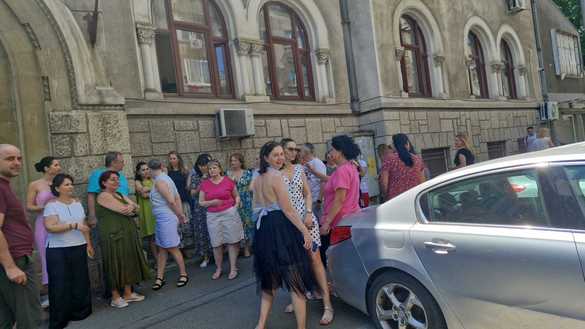 EXCLUSIV VIDEO FOTO Încep protestele la ANAF. Angajați de la ANAF Ilfov, Trezorerie și direcția de mari contribuabili au declanșat protest spontan
