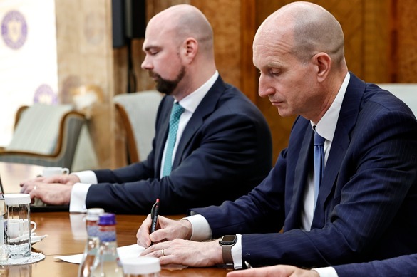 FOTO Premierul Bolojan și ministrul de Finanțe au discutat cu reprezentanții agenției de rating Standard & Poor’s despre măsurile pentru reducerea deficitului