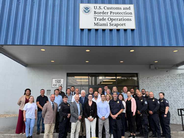 FOTO PREMIERĂ Vameșii români învață în Portul Miami combaterea contrabandei