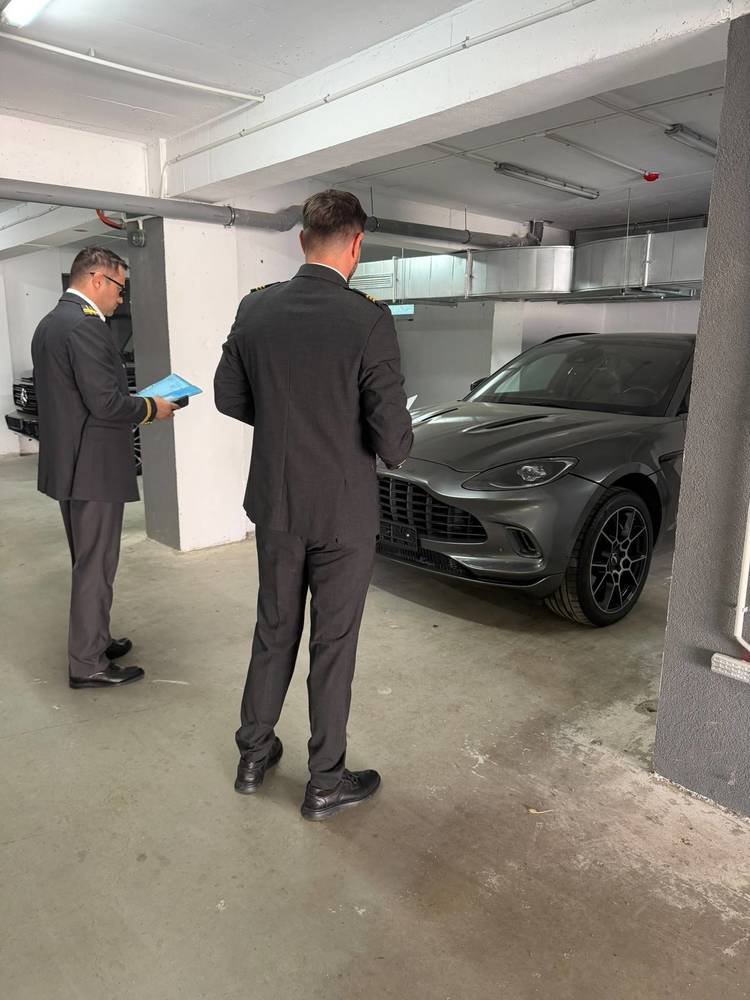 FOTO Antifrauda a declanșat operațiunea ATOM. Sunt vizate în primă etapă 35 de entități implicate în comerțul cu mașini second-hand și un lot de mașini în valoare de 38 de milioane de euro