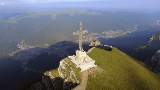 Procedura de achiziție de lucrări pentru restaurarea Monumentului Eroilor - Crucea de pe vârful Caraiman a fost demarată