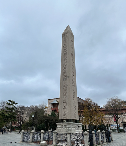 Obeliscul Egiptean, adus din valea Nilului la ordinul împăratului Theodosius al II-lea