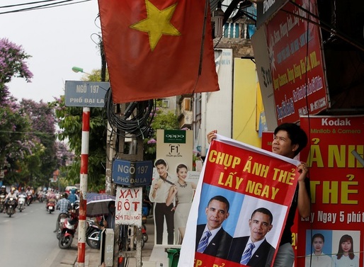 FOTO Obama în Vietnam: SUA ridică embargoul de vânzare a armelor către Hanoi
