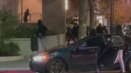 VIDEO Nou jaf ca-n filme în SUA: 80 de persoane au luat cu asalt un magazin din San Francisco